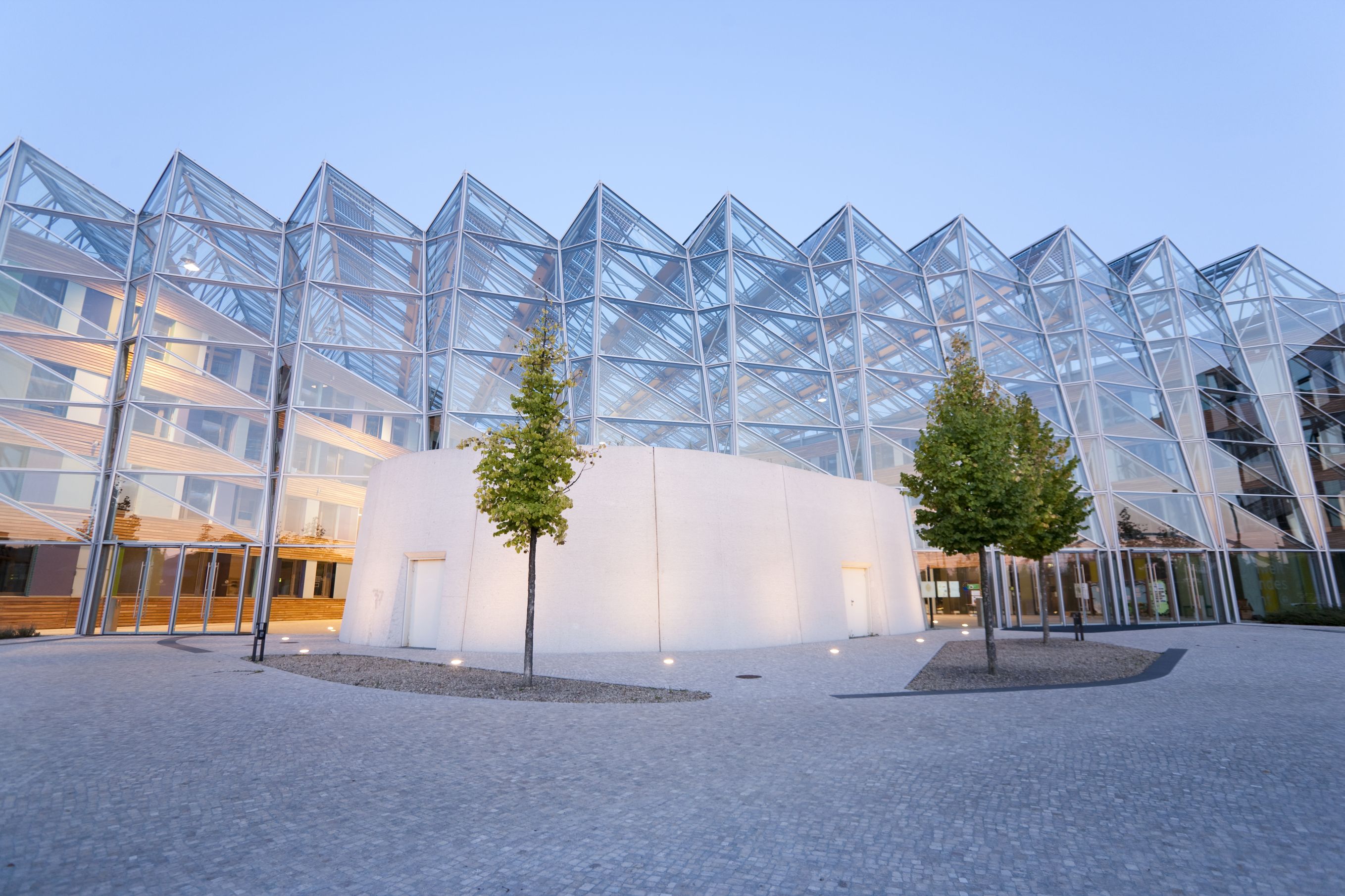 Blick auf die Fassade des Umweltbundesamts in Dessau