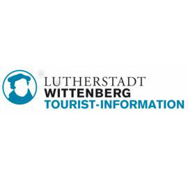 Logo der Touristinformation Wittenberg. Es zeigt einen stlilisierten Lutherkopf neben dem Schriftzug „Lutherstadt Wittenberg Tourist-Information“